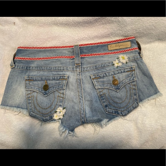 True Religion Daisy dukes shorts - Picture 2 of 4